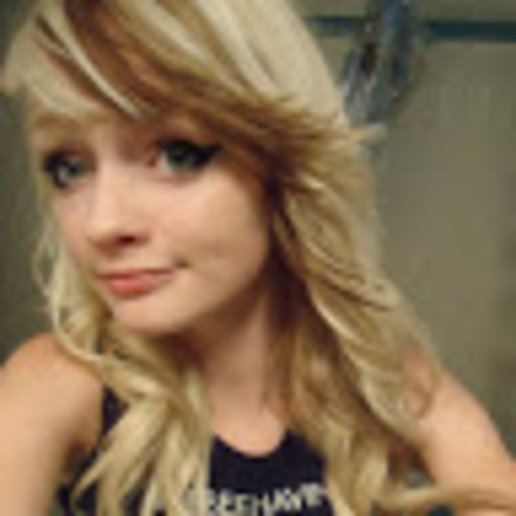 Meet your Posher, Selina - Picture 1 of 1